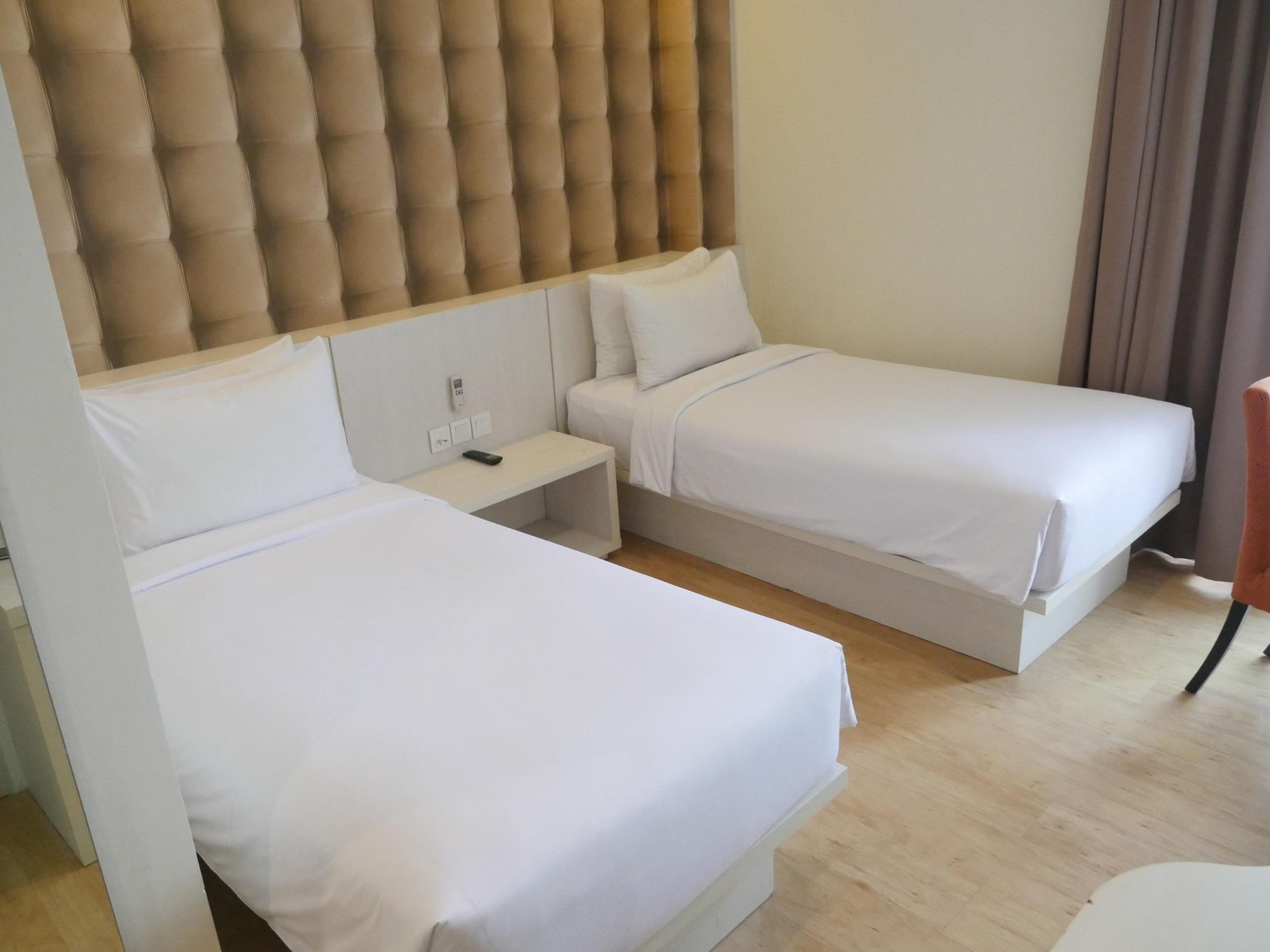 Yasmin Hotel Karawaci Tangerang Exterior photo