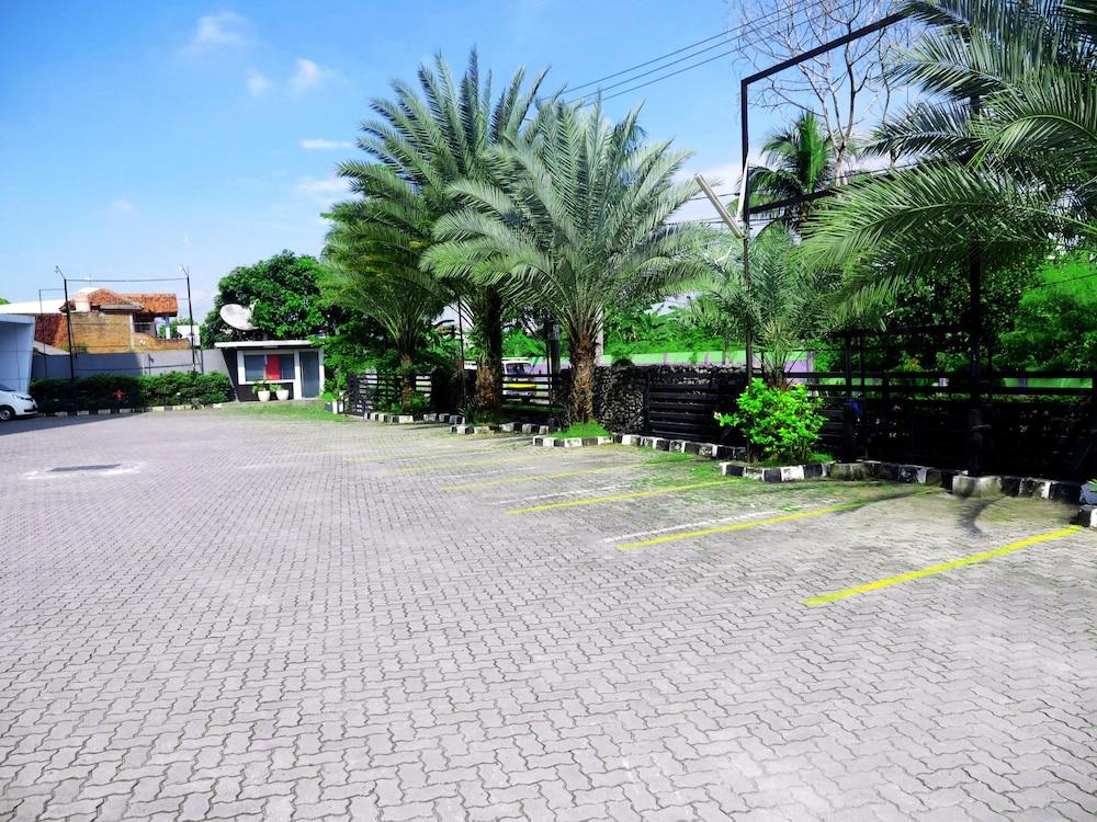 Yasmin Hotel Karawaci Tangerang Exterior photo