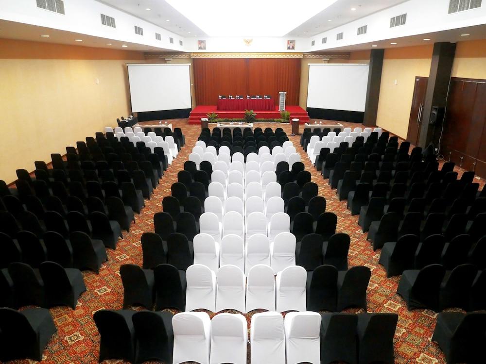 Yasmin Hotel Karawaci Tangerang Exterior photo