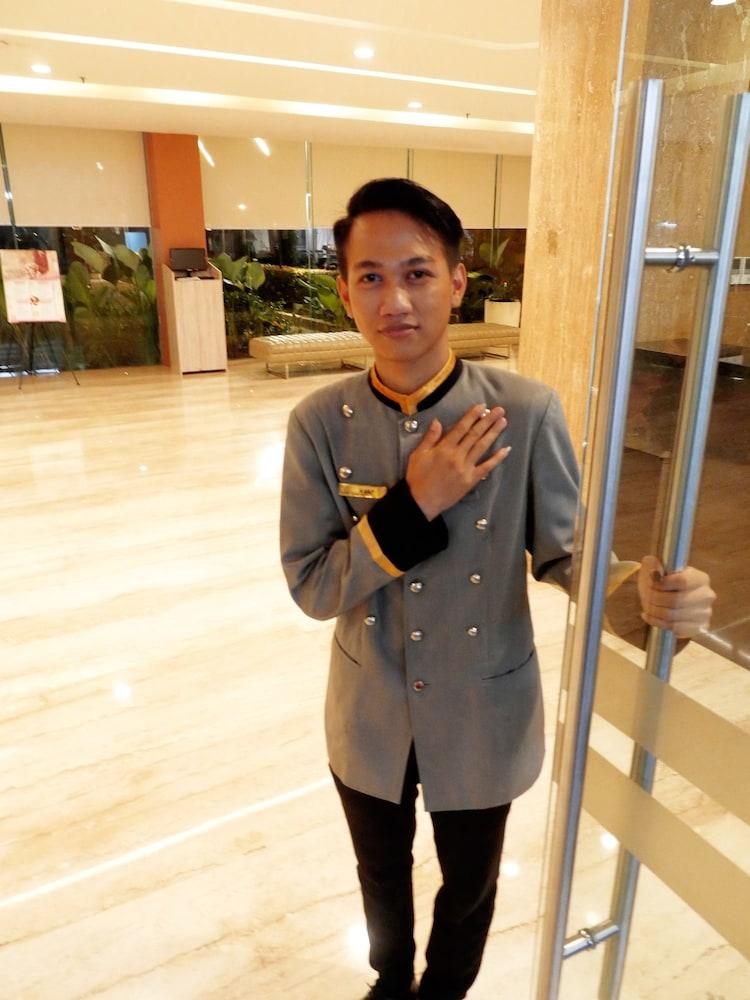 Yasmin Hotel Karawaci Tangerang Exterior photo