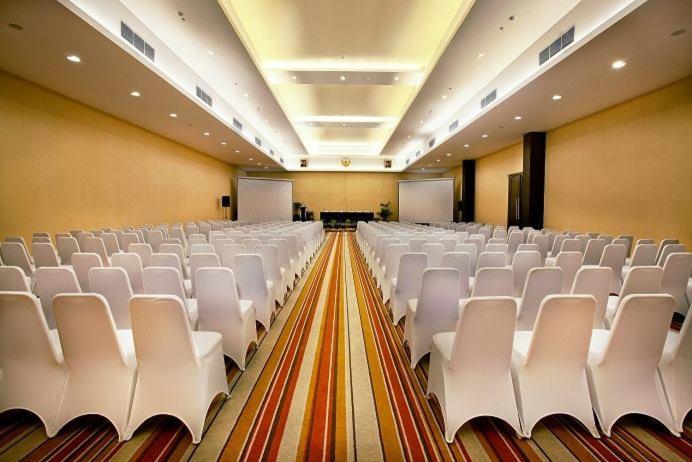 Yasmin Hotel Karawaci Tangerang Exterior photo