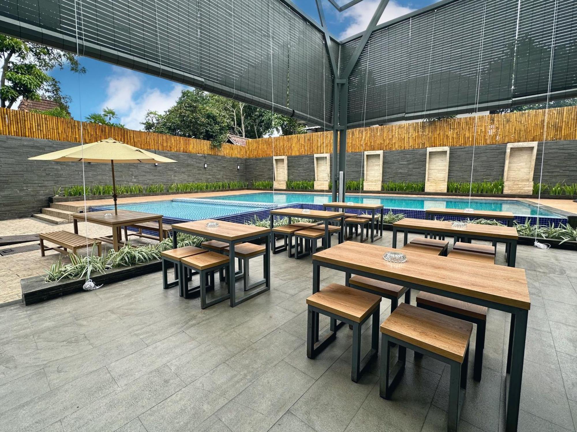 Yasmin Hotel Karawaci Tangerang Exterior photo