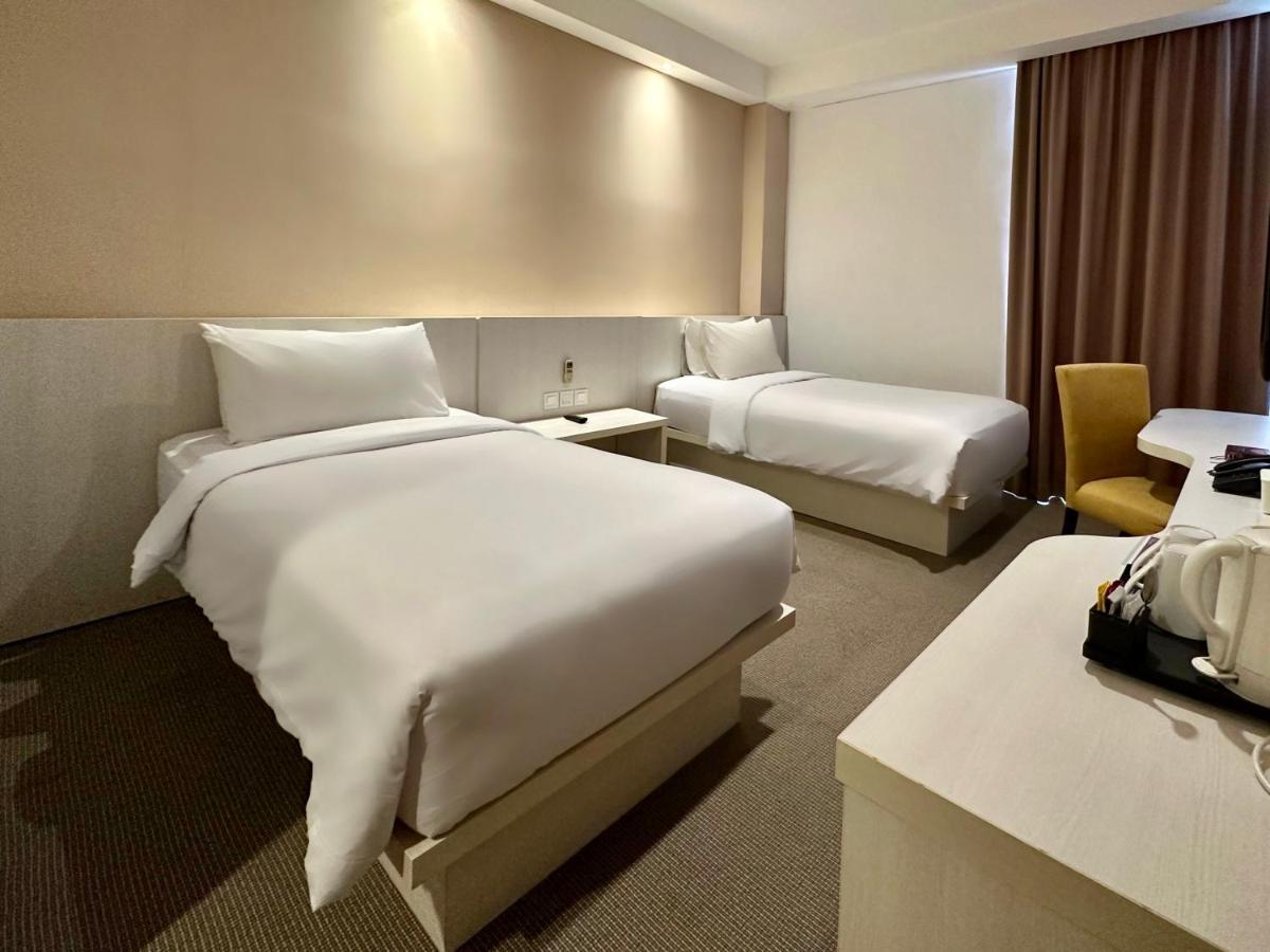 Yasmin Hotel Karawaci Tangerang Exterior photo