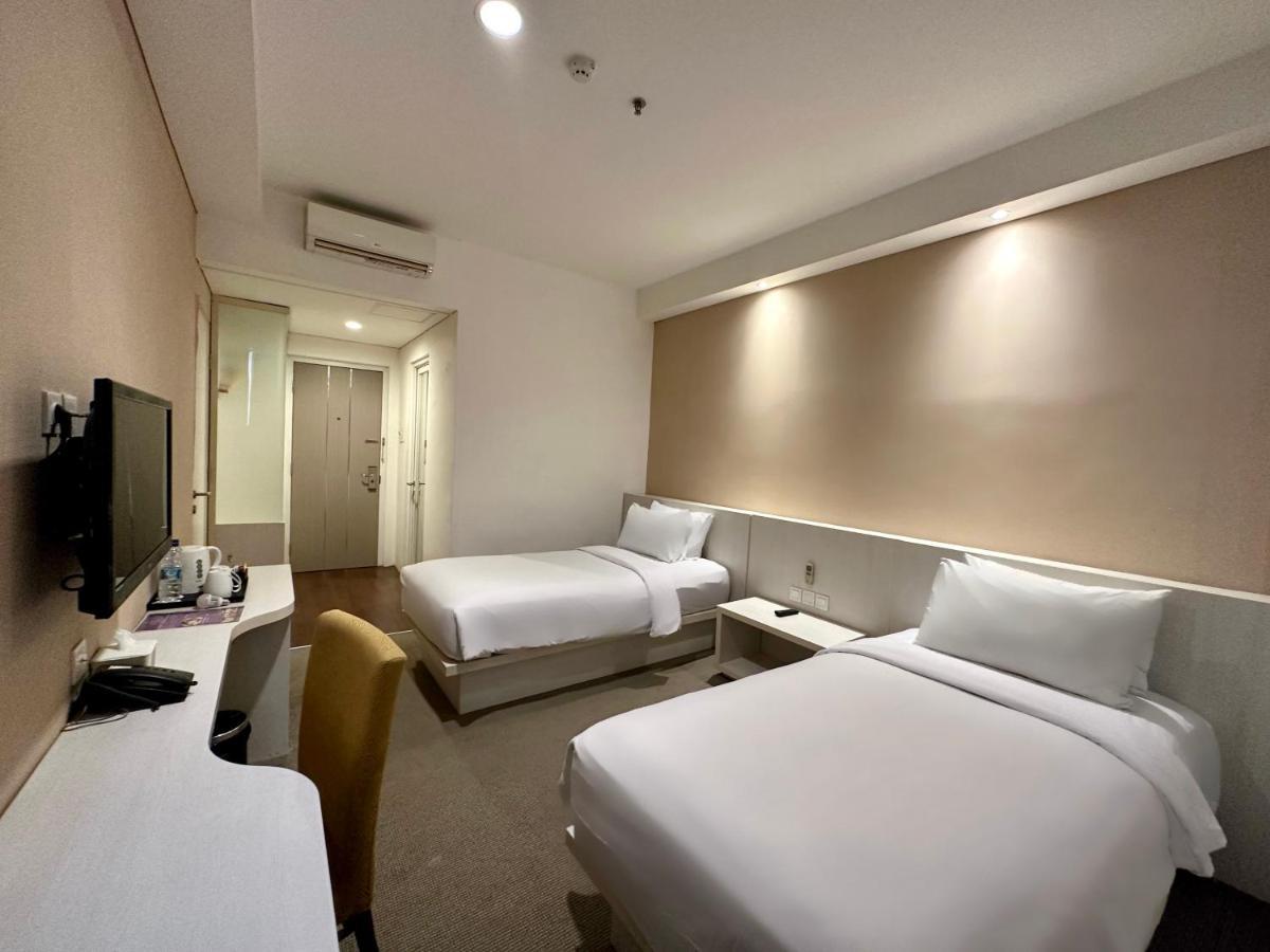 Yasmin Hotel Karawaci Tangerang Exterior photo