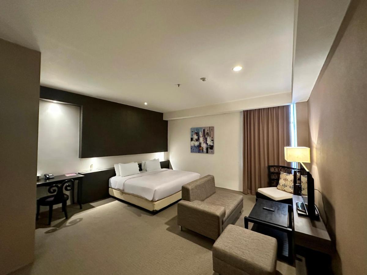 Yasmin Hotel Karawaci Tangerang Exterior photo