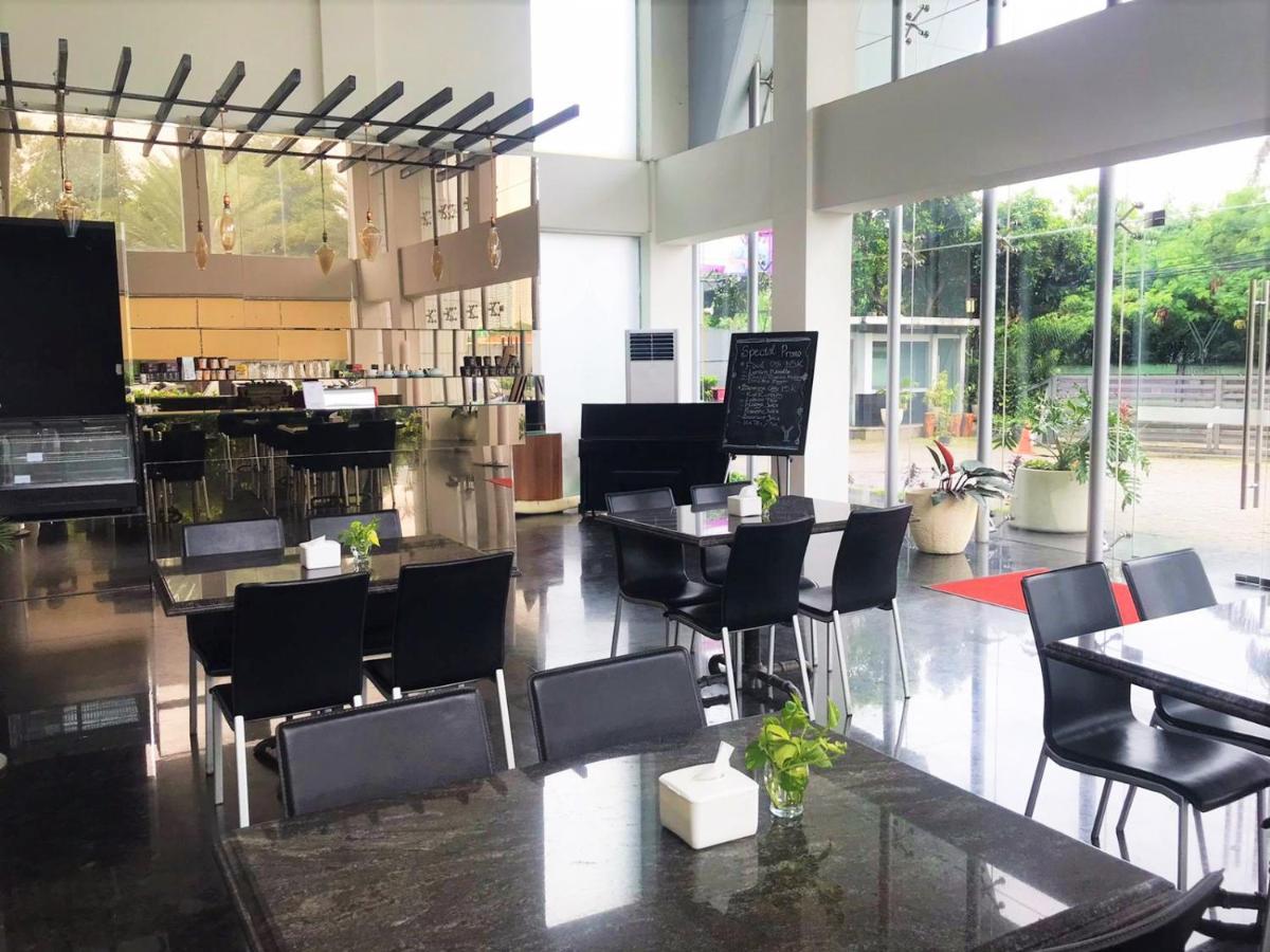 Yasmin Hotel Karawaci Tangerang Exterior photo