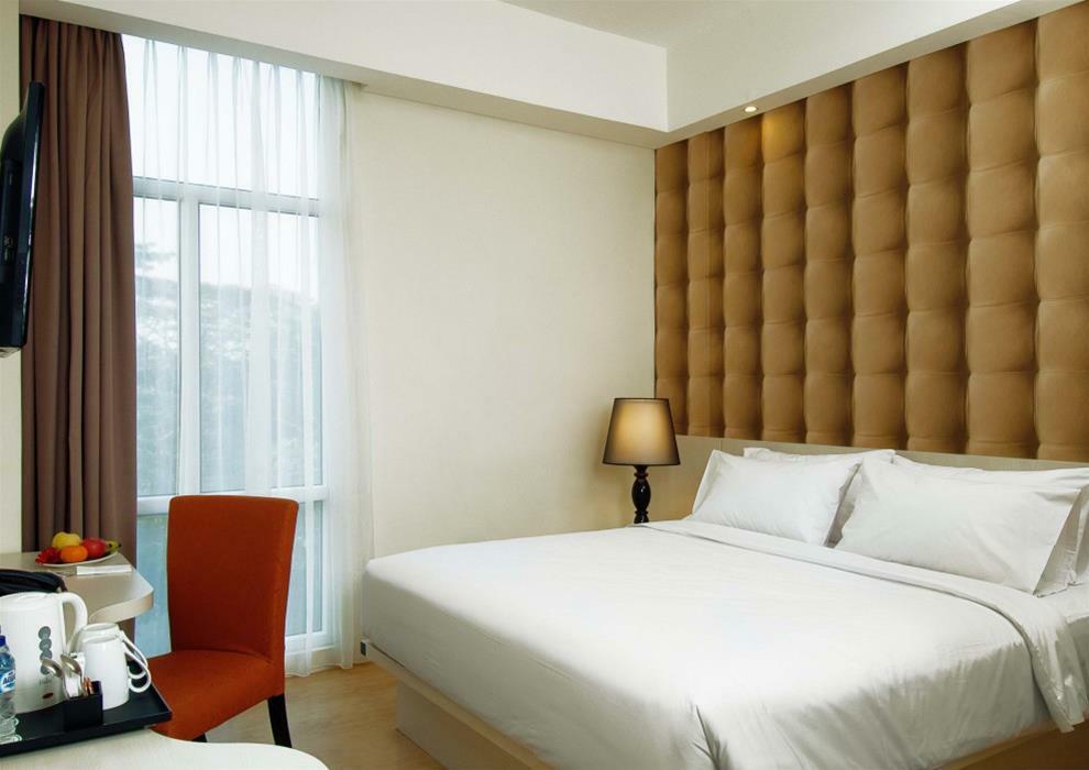 Yasmin Hotel Karawaci Tangerang Exterior photo